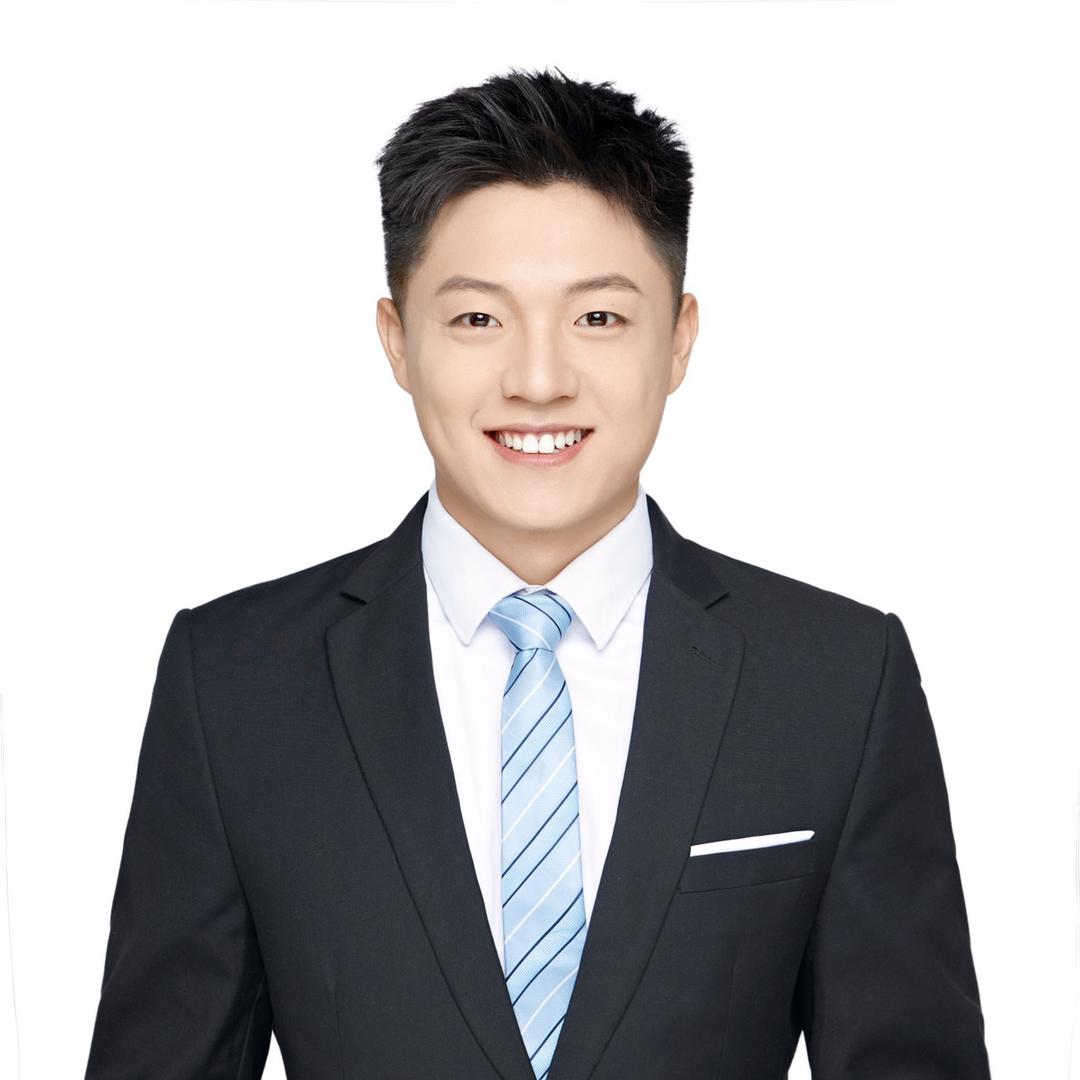 奥美游泳教练潘