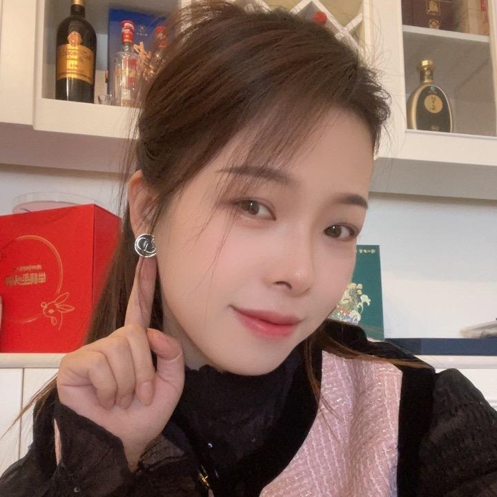 卖丸子的小姐姐