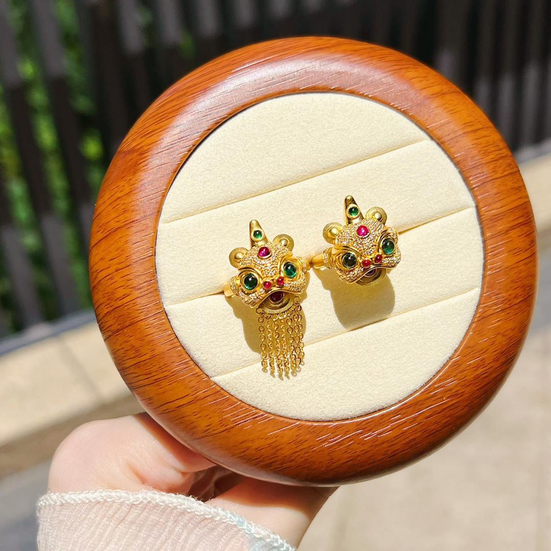 阿旋在水贝卖珠宝