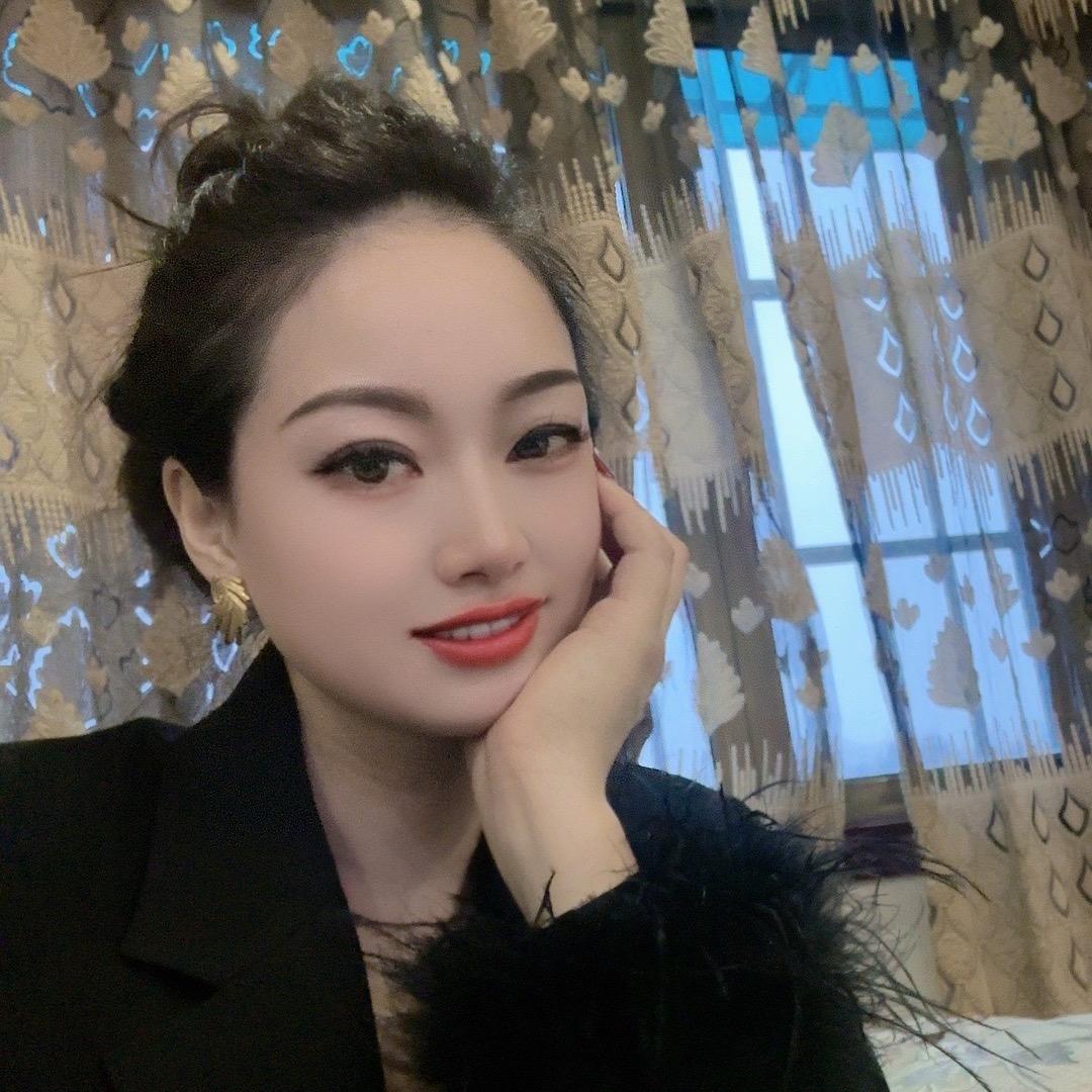 王代梅（乡里人家饭庄老板娘）