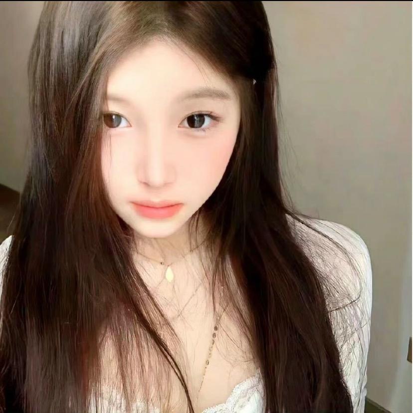 陈翡翡轻奢珠宝店