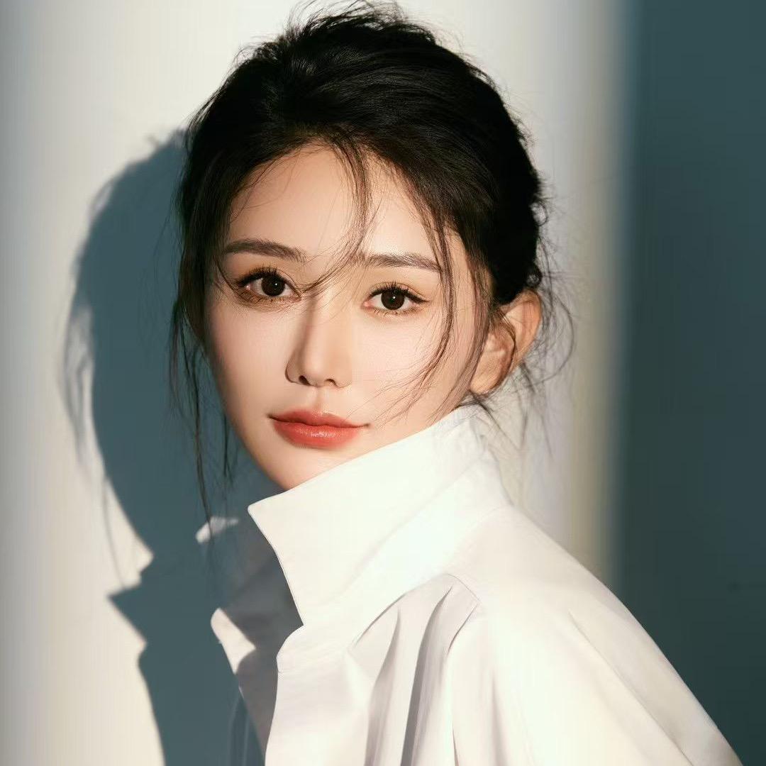 璐艺国际艺术杨老师