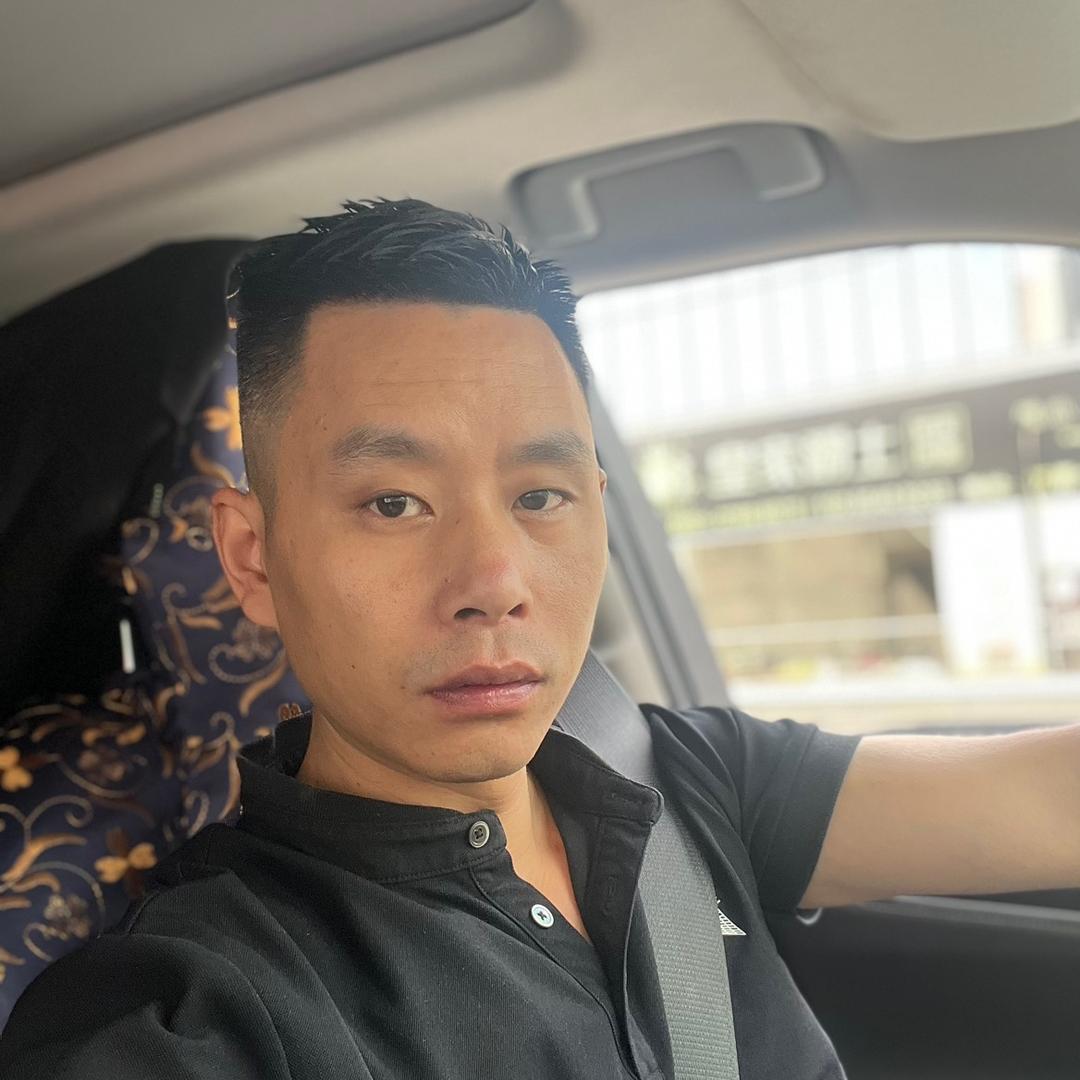 与蛇共舞的男人