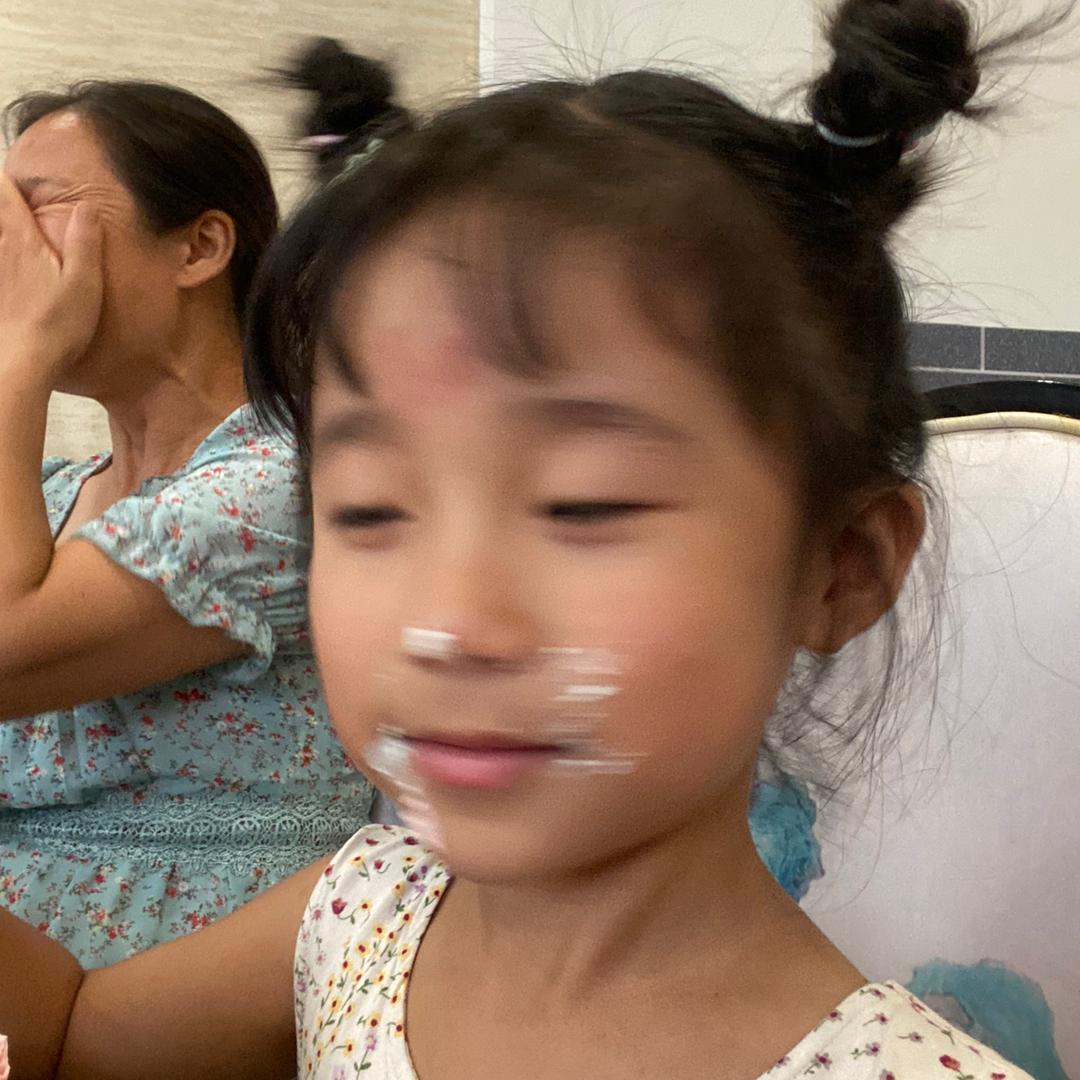 一只小小肉猪猪哈