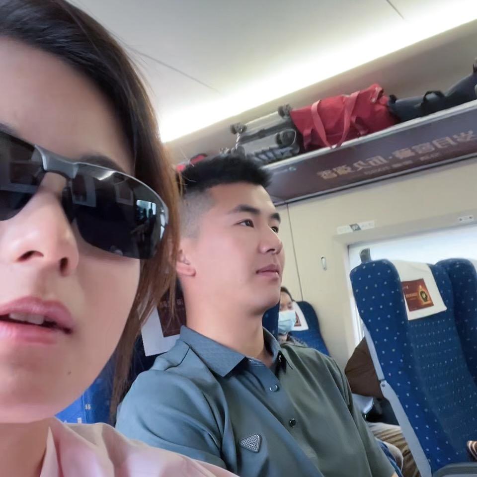 爽爽和文哥（倩姐妹妹）