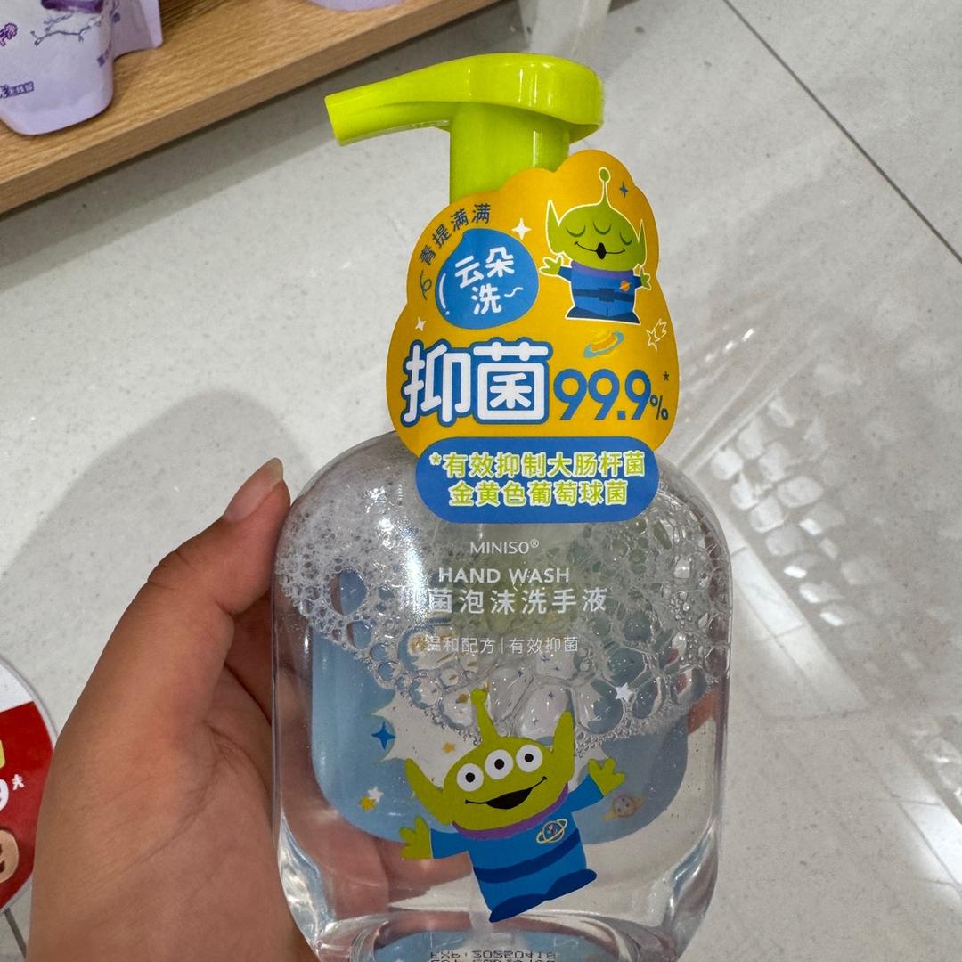 夏天服装服饰店