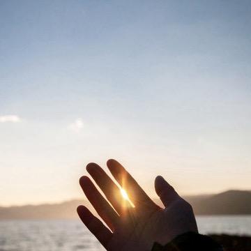 指缝阳光