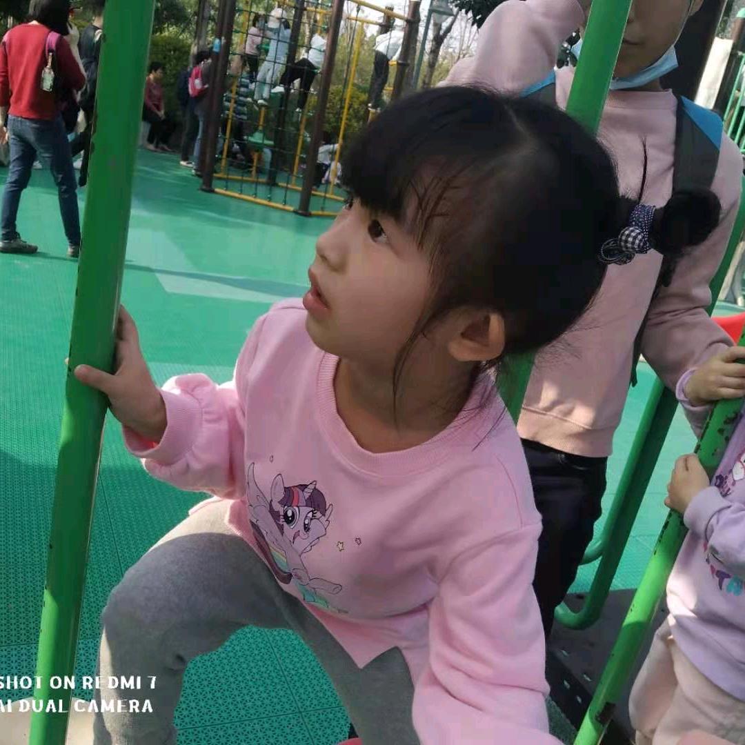 闲暇刷抖音