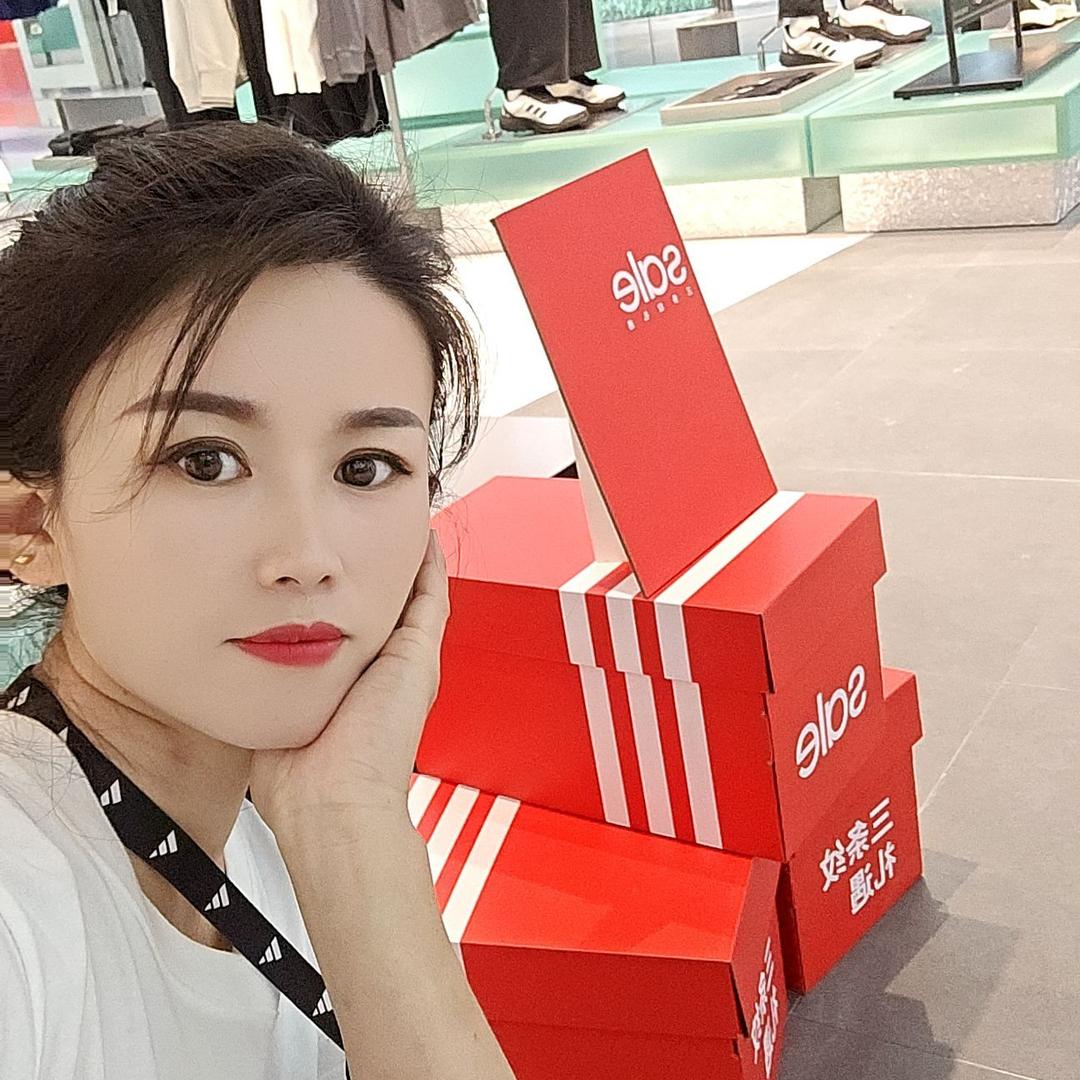 阿迪达斯凤翔时代广场店（阿香）