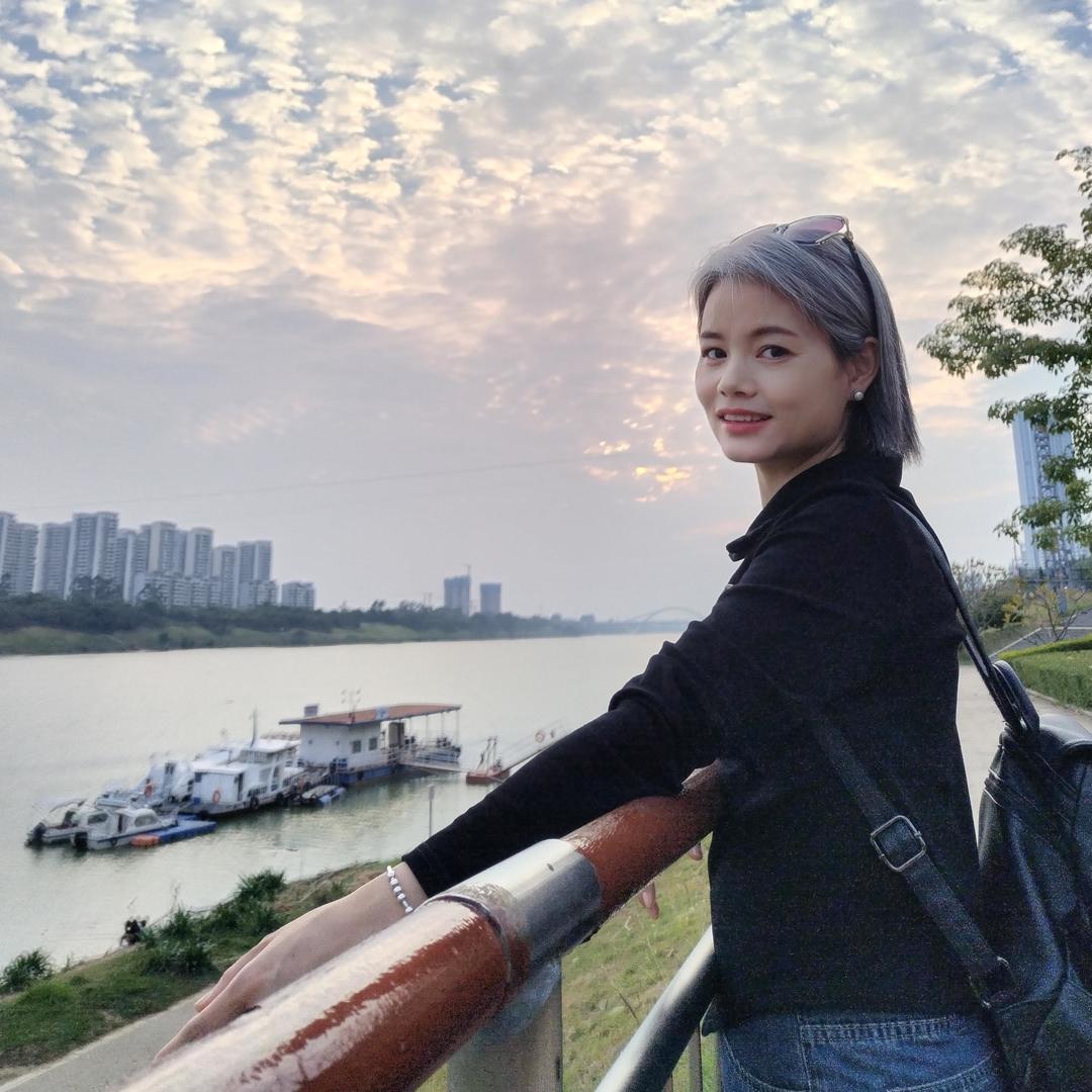 银发女王~西早覃