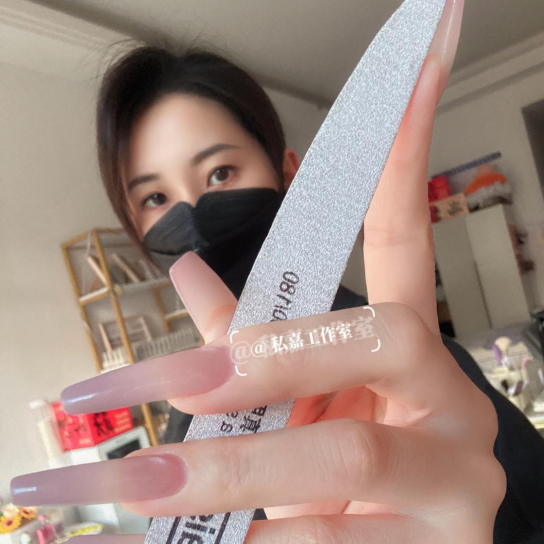 01美甲师兼主理人嘉嘉