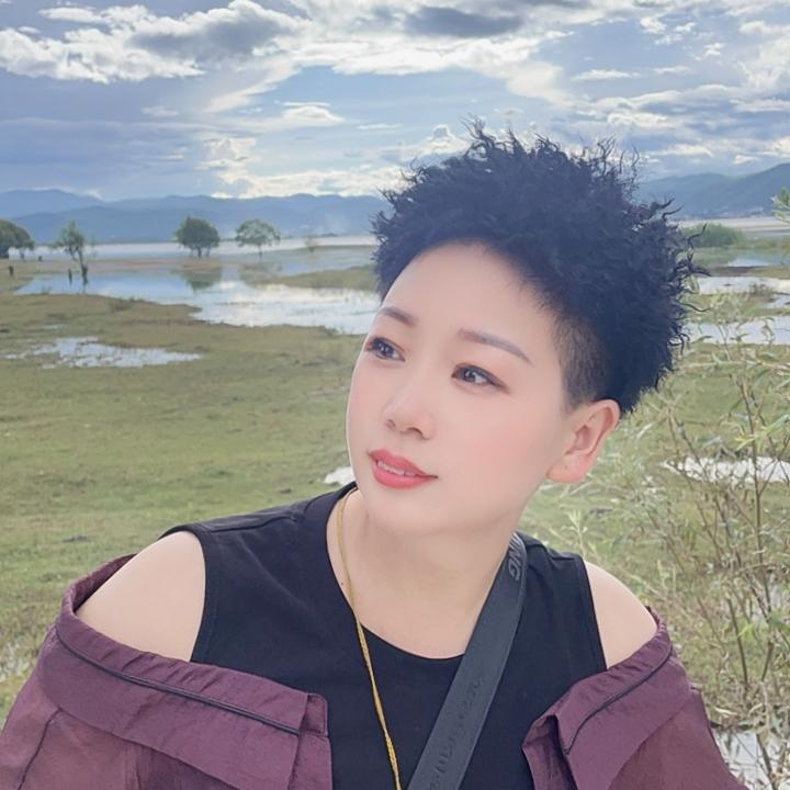 固原姿念女装