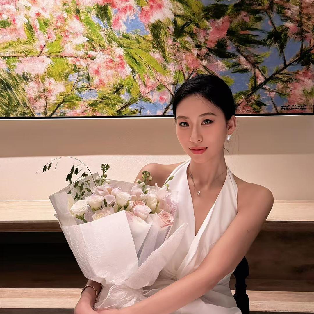 抬头看月亮.