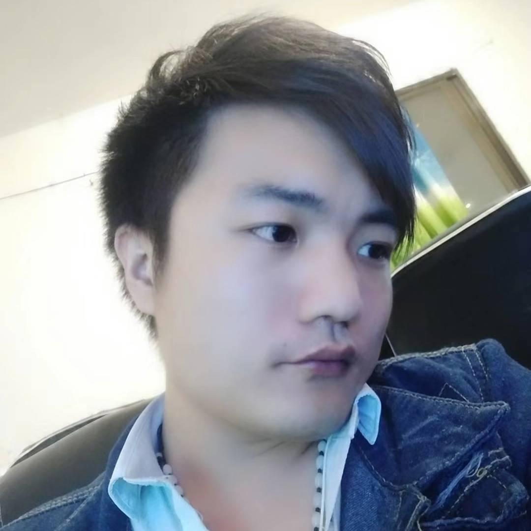 爱游泳健身的小亮哥