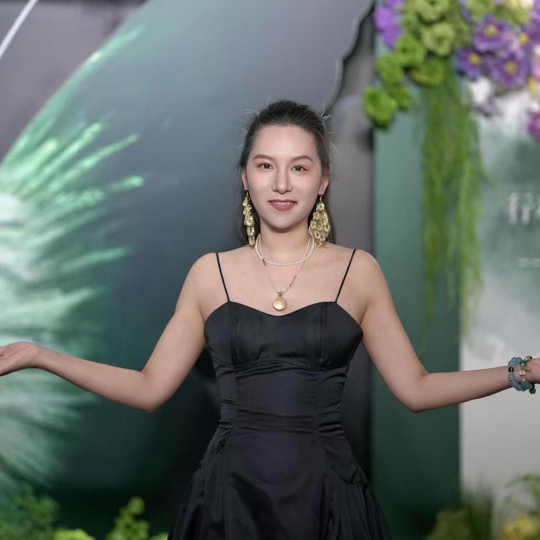 美亦轻养榕儿