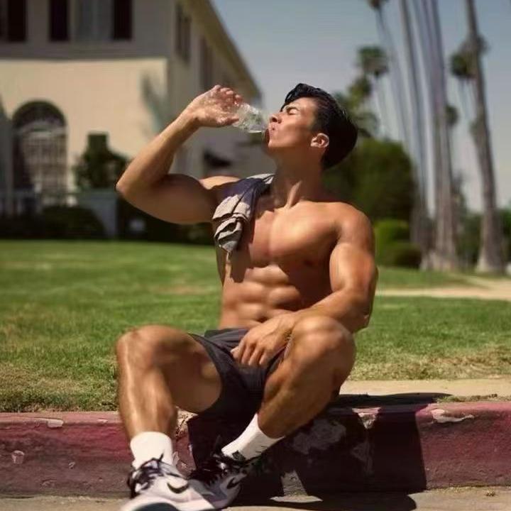 供亿游泳健身-阿岳