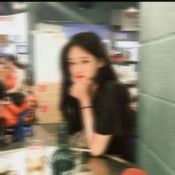 ___白色