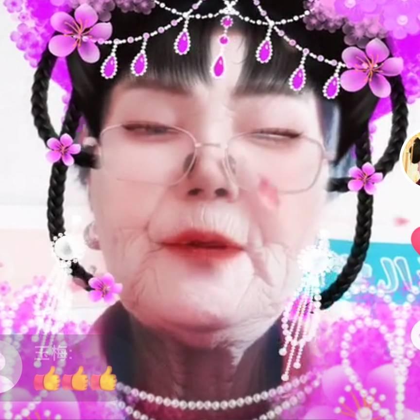 快乐的老太太。