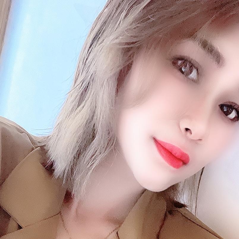 娜娜(每晚八点直播)