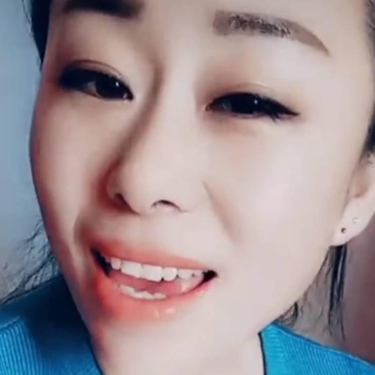 开心小女人气质高雅