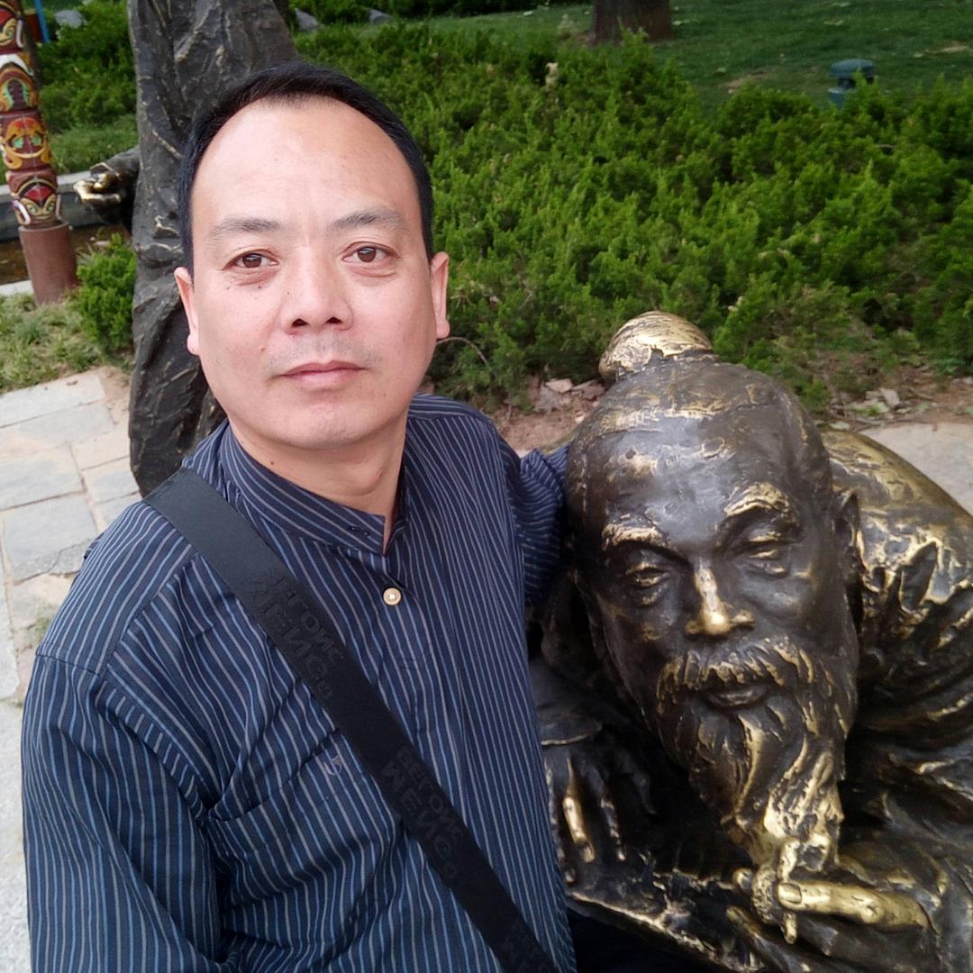 站在华山看家乡