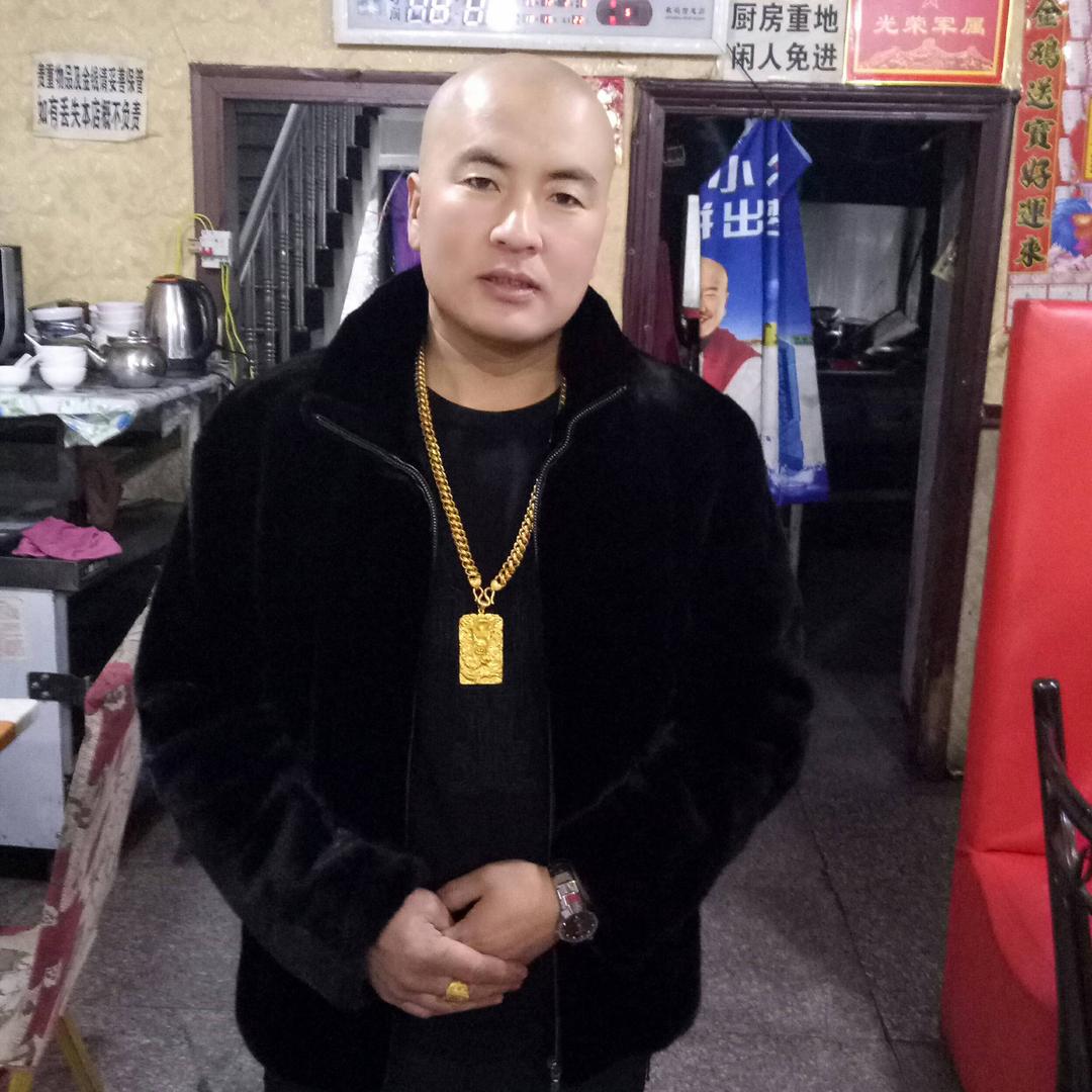光头小哥