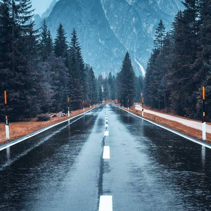 在路上奔跑