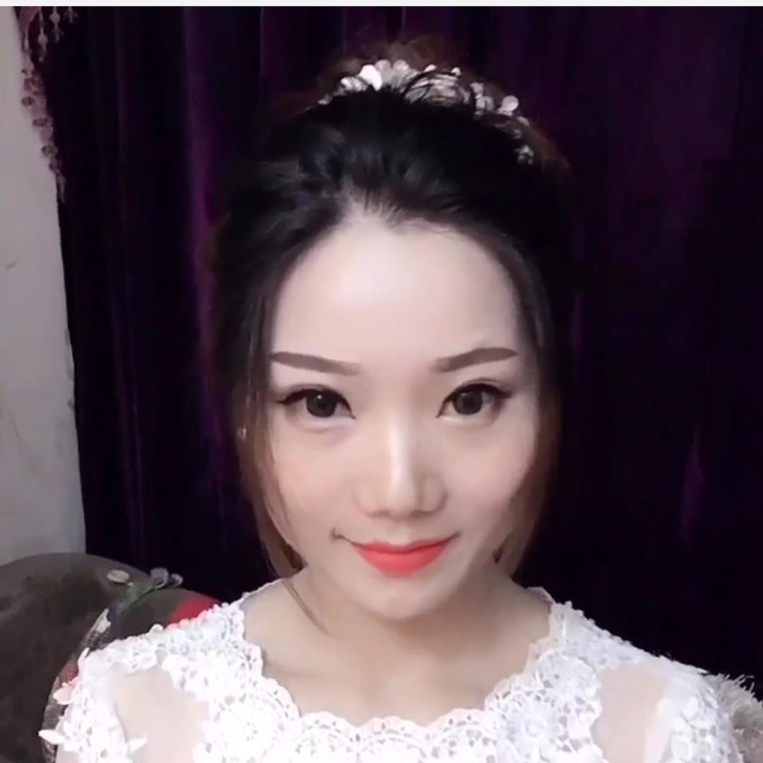 爱化妆的女人梦儿
