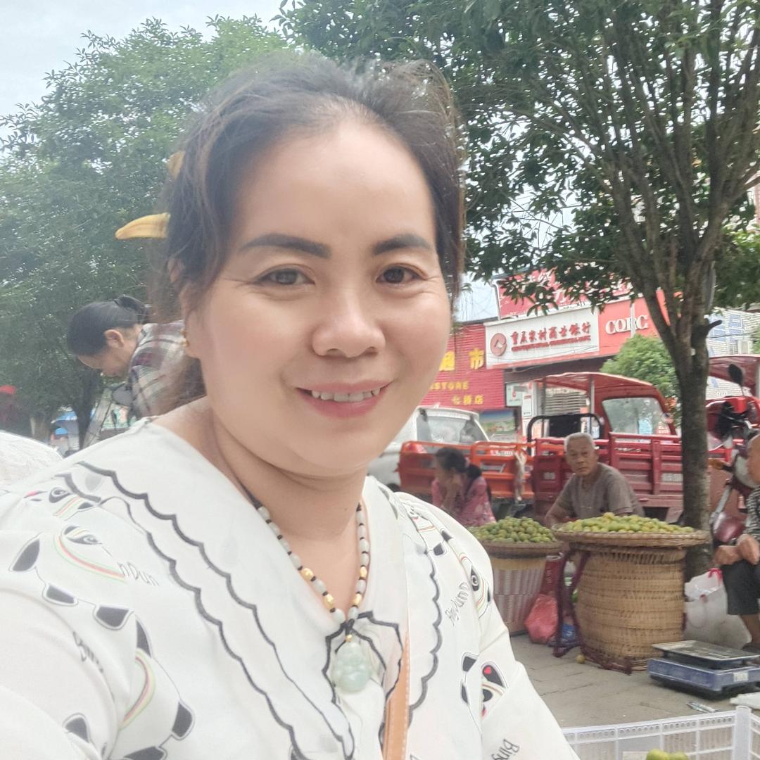 自由的坚强女人