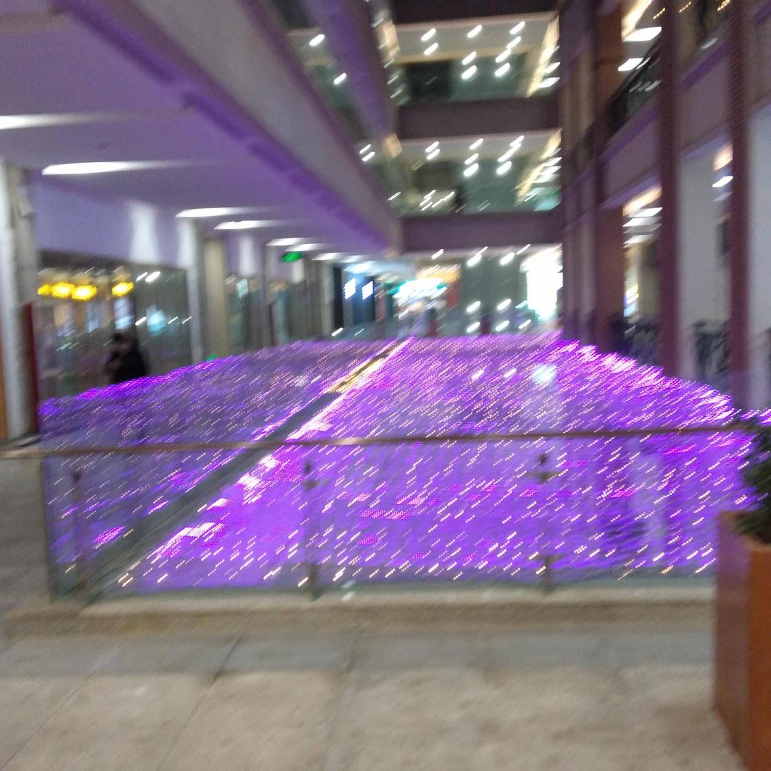 剑在雨中漫步