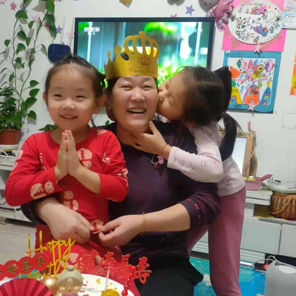 睡的比狗晚，起的比🐔早