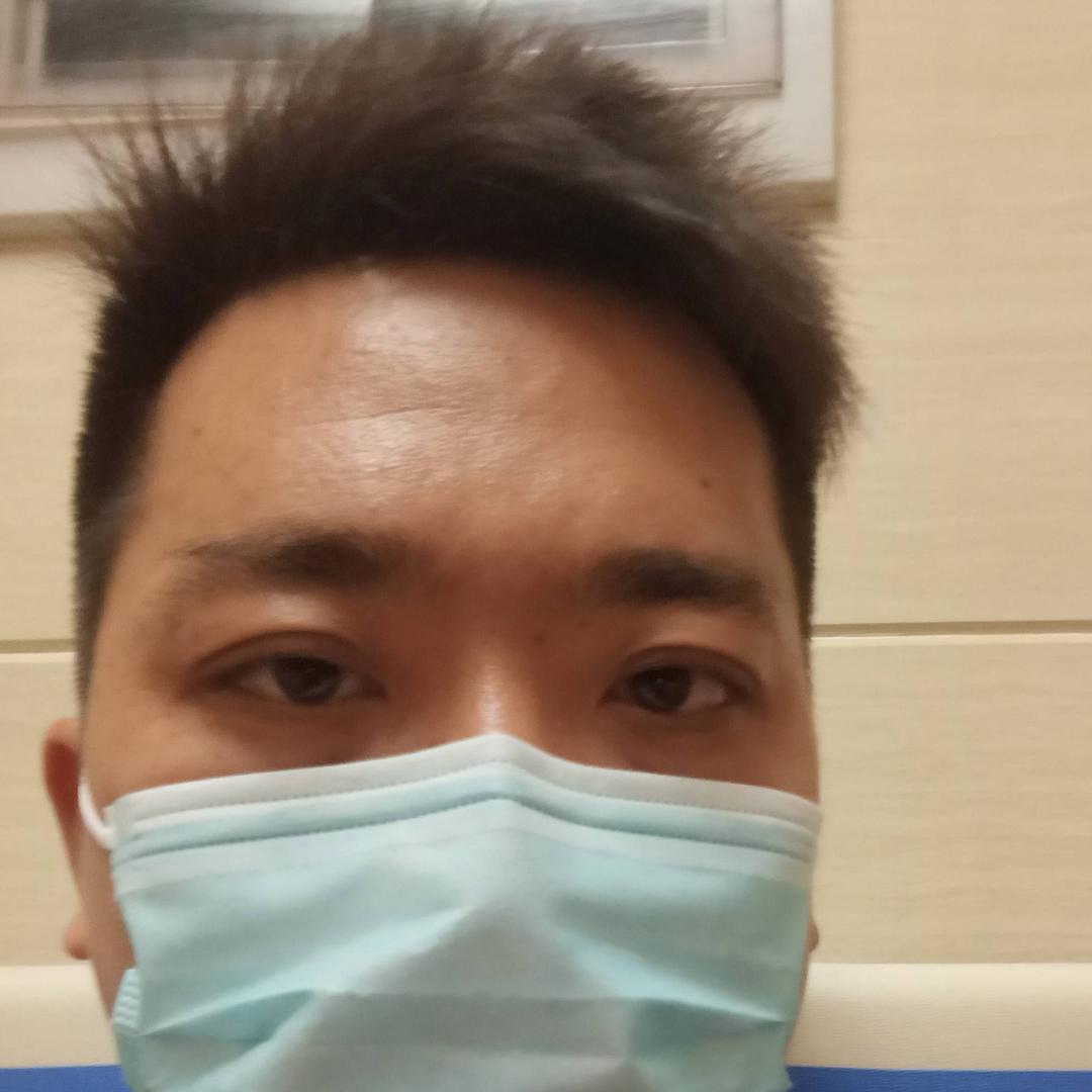 有点小坏小坏的男人