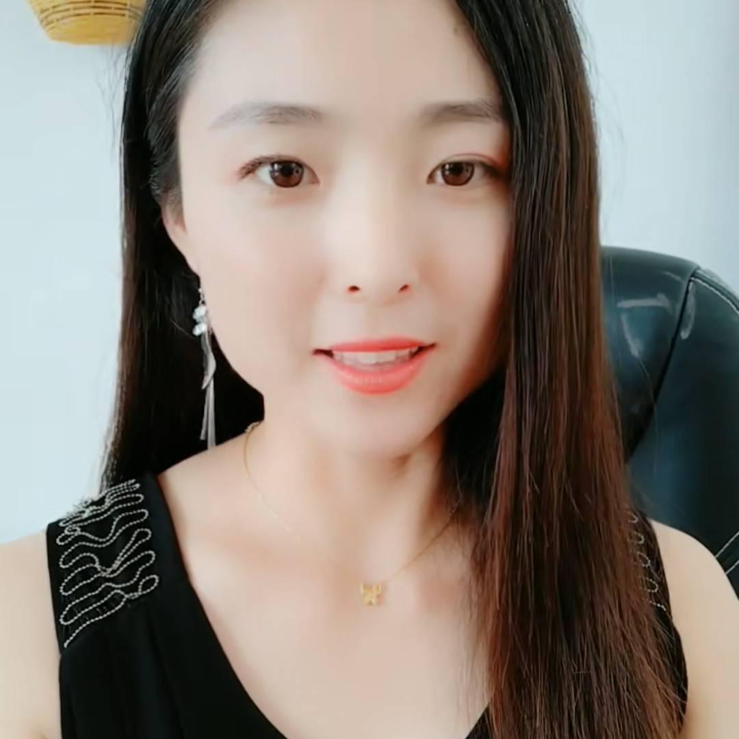 爱笑的贝拉