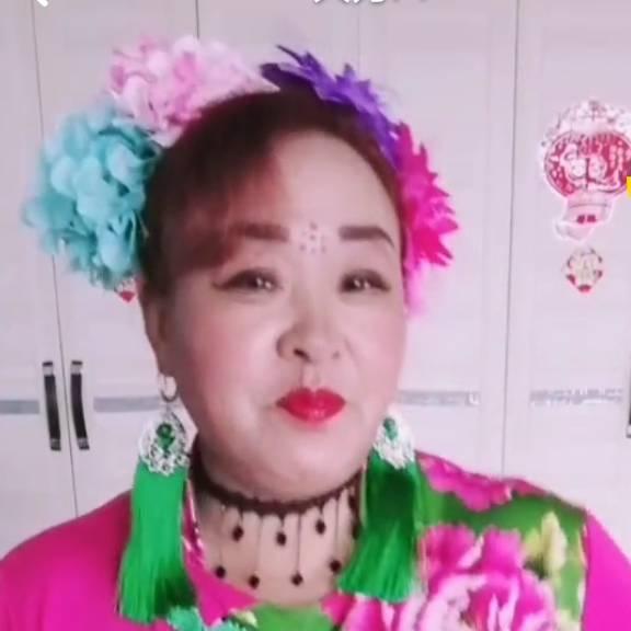 爱唱二人转的宋姐