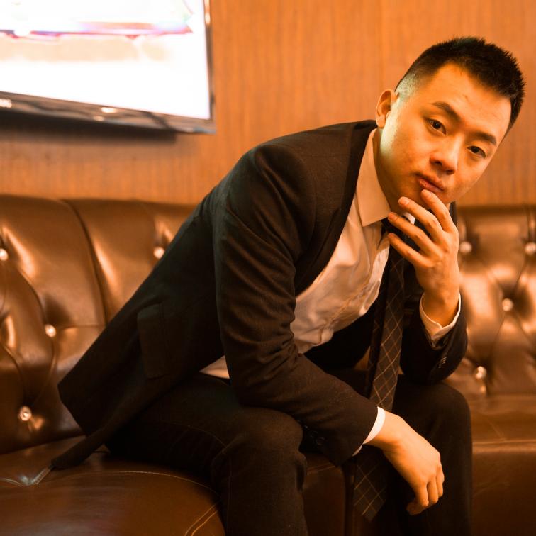 李很 强