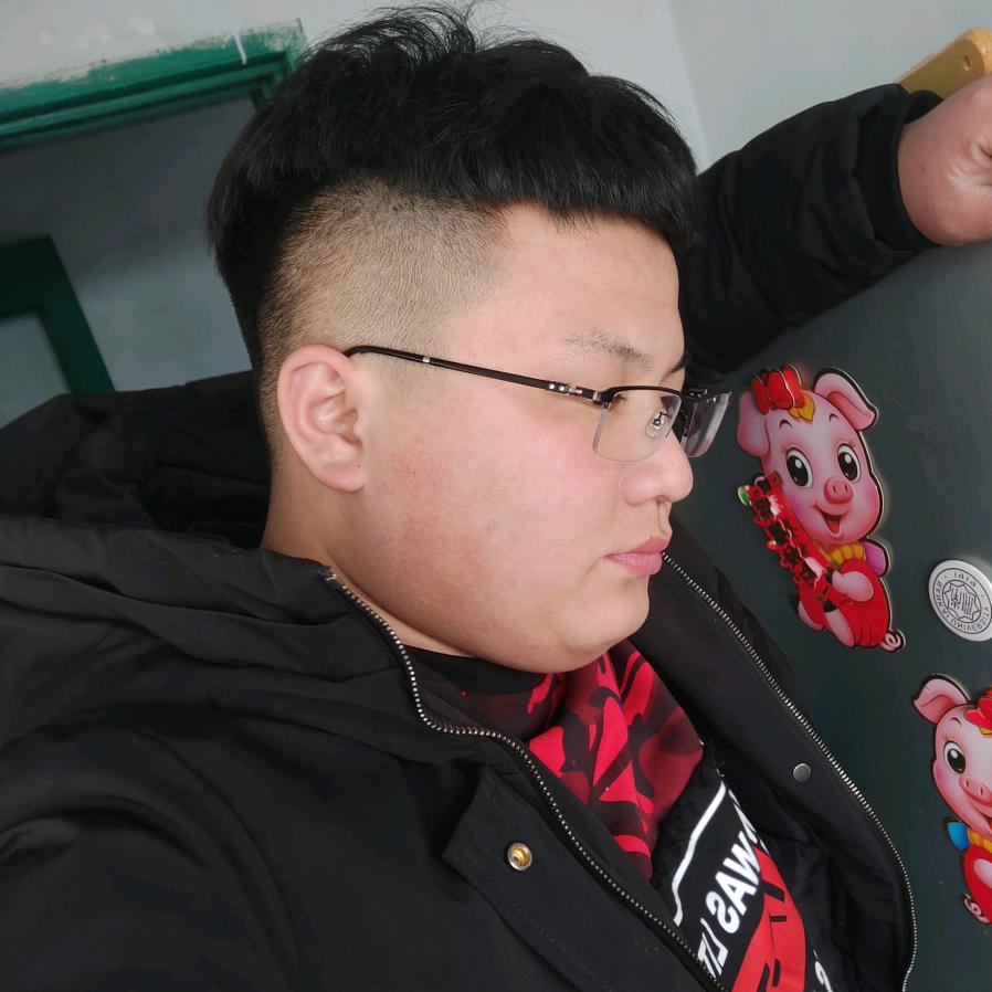 骑电动车满城跑