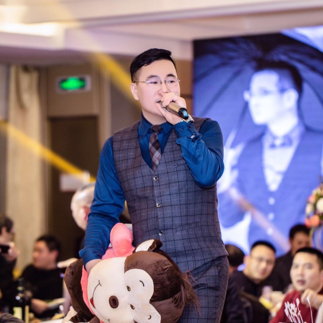 @婚礼主持MC💯陈见