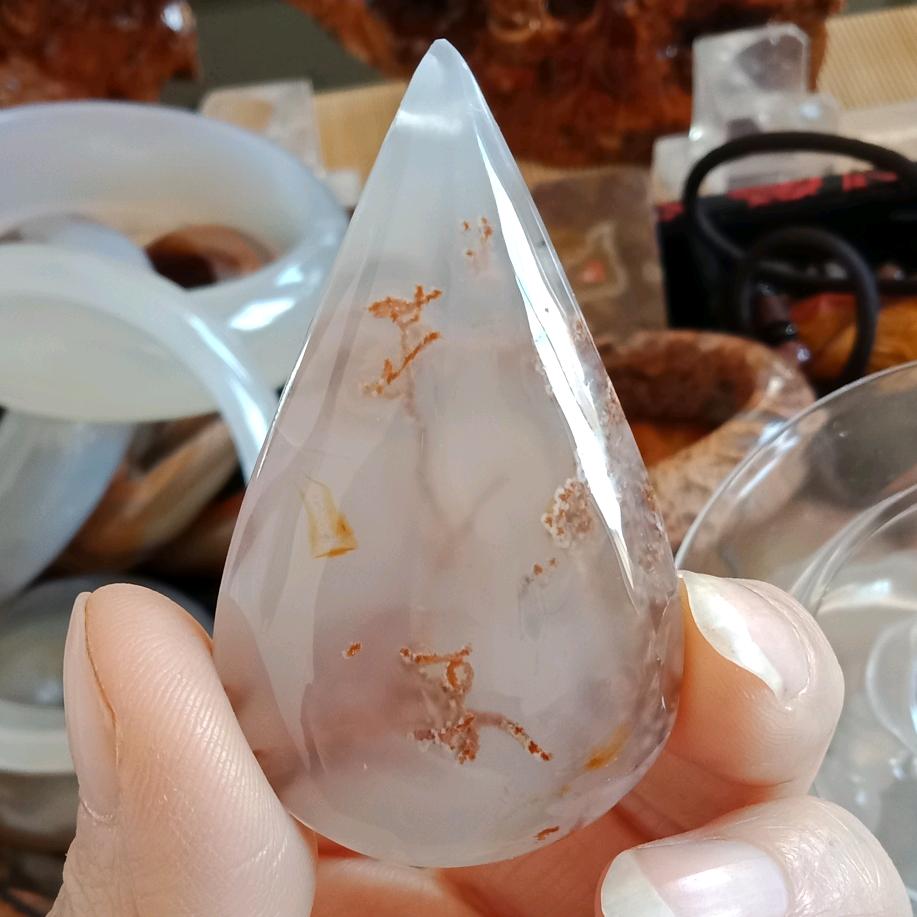 李广英天成奇石创意屋