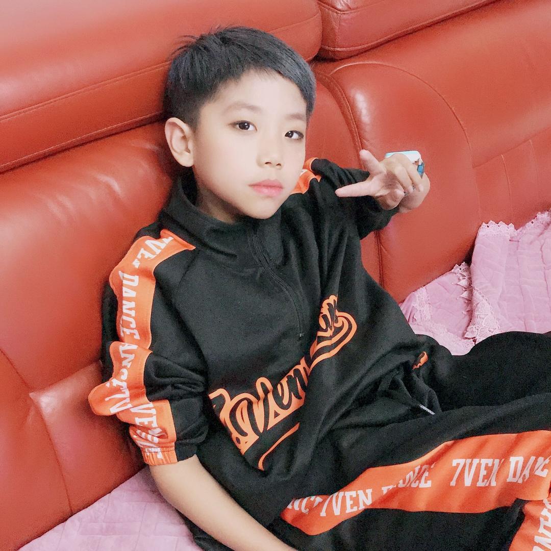 旧巷的涂鸦少年