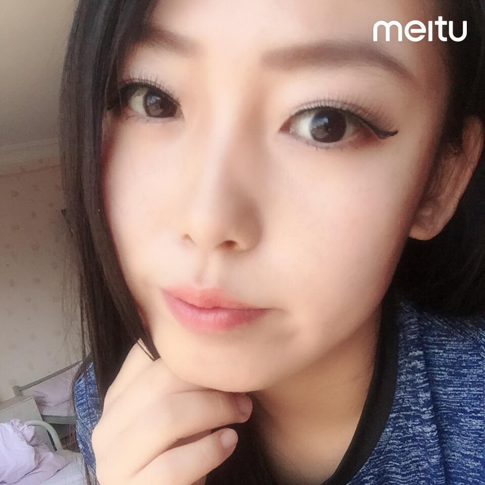 夜听雨泣，独賞忧伤。