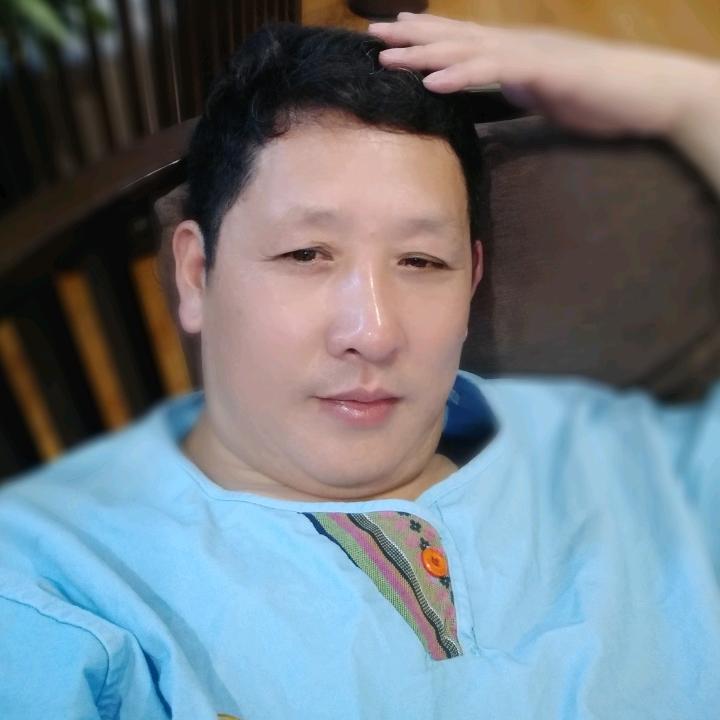 伟男