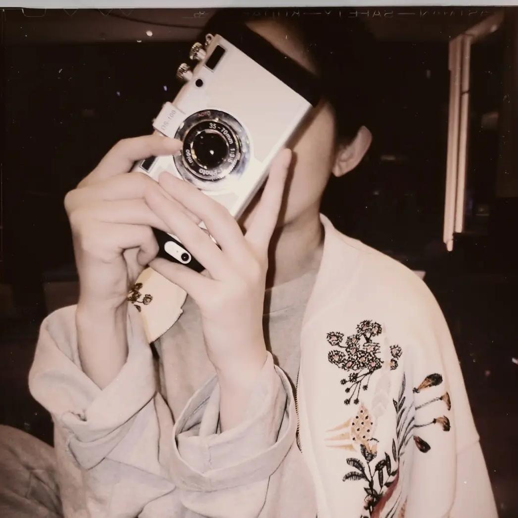 杨圣坤的锦裳服装号