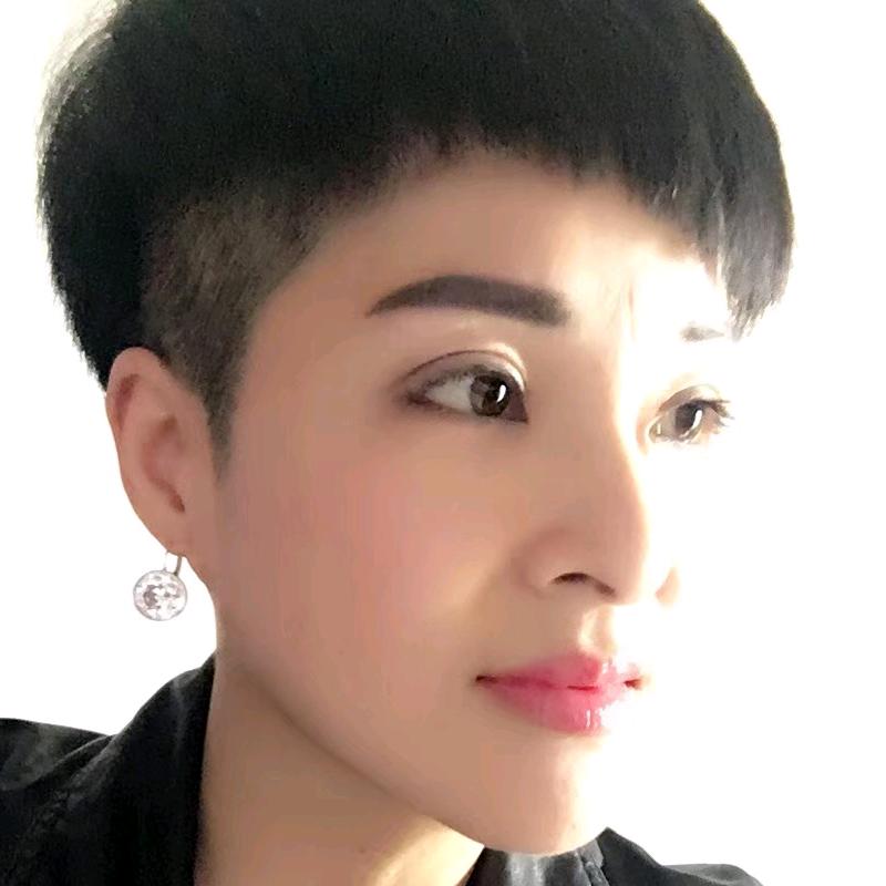 雄鹰展翅