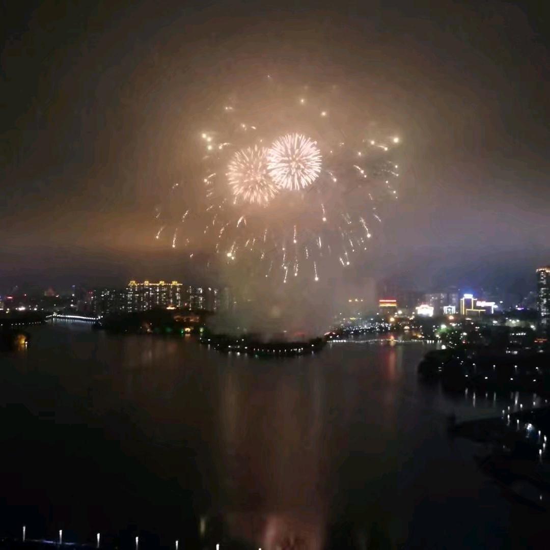三小时代表