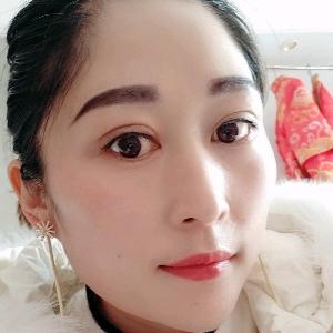 灿烂的笑容是否能能盖过所有的一切。