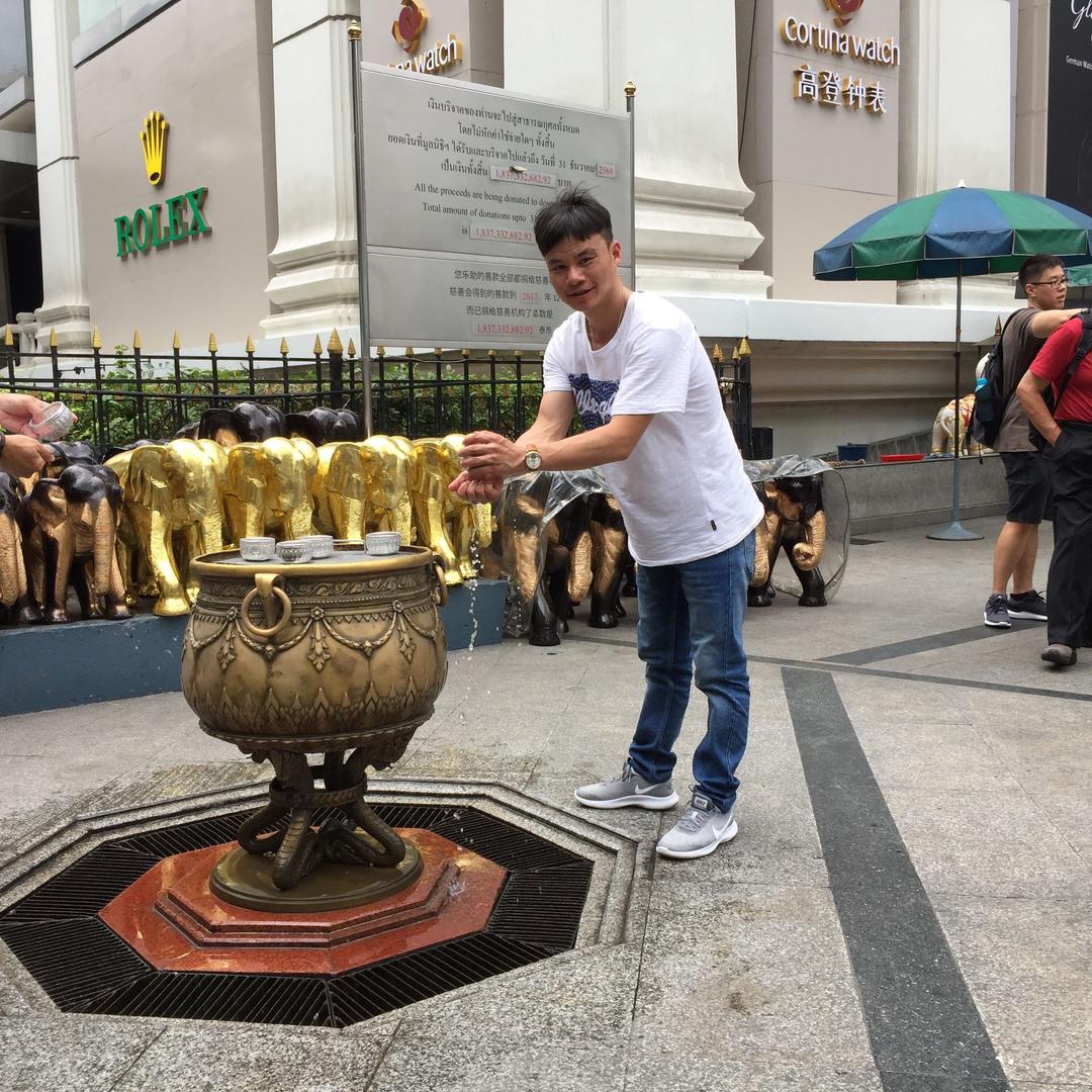 骑着小毛驴逛商场