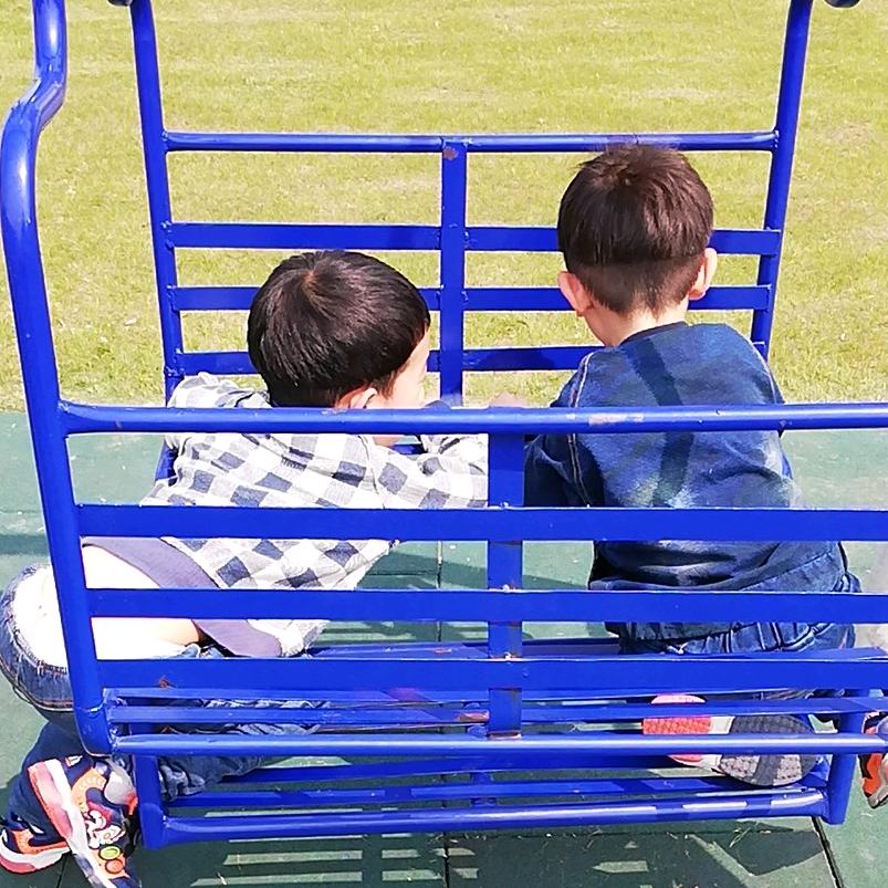 “加油”两男娃