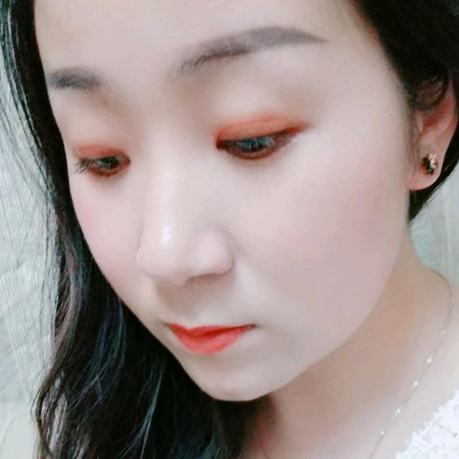 何  家  姑娘