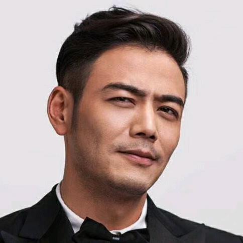 开心的笑哈哈😄