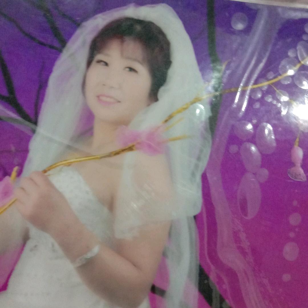 周霞